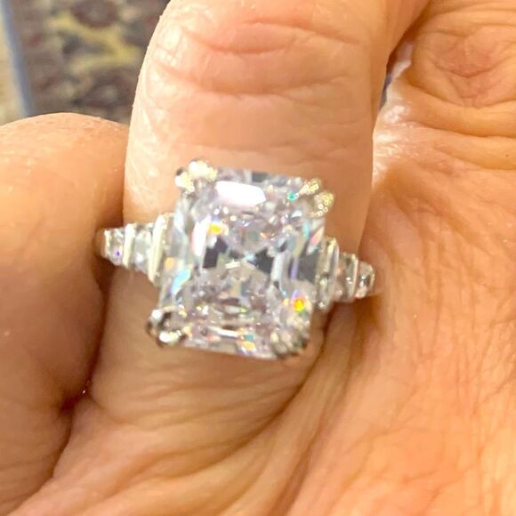 Stunning cushion cut engagement or right hand ring . Stunning setting , size 8 - Picture 1 of 7
